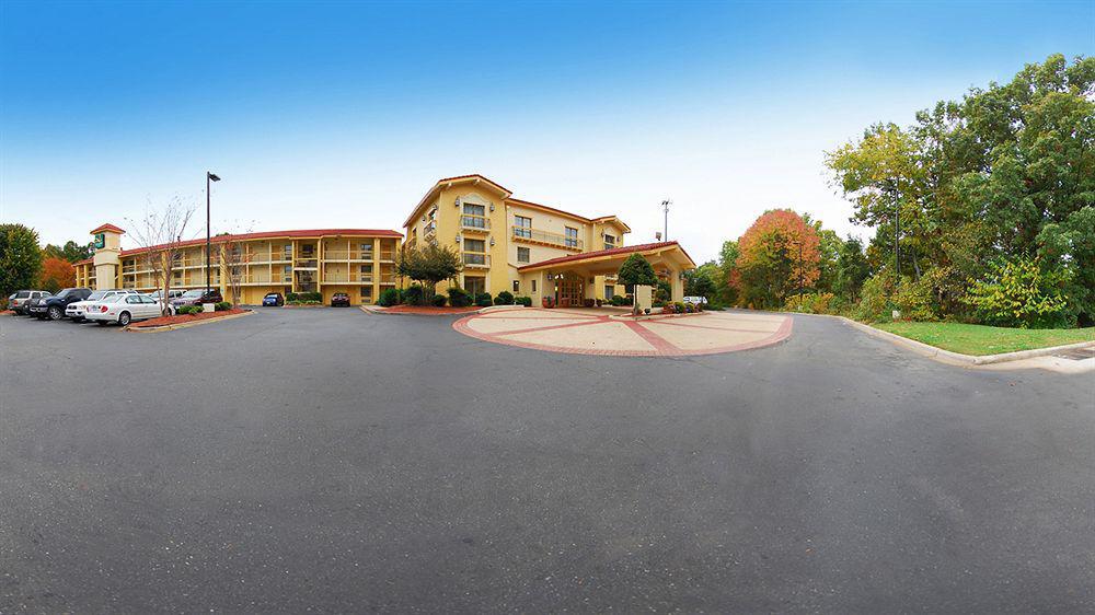 Quality Inn & Suites Airport Шарлотт Экстерьер фото